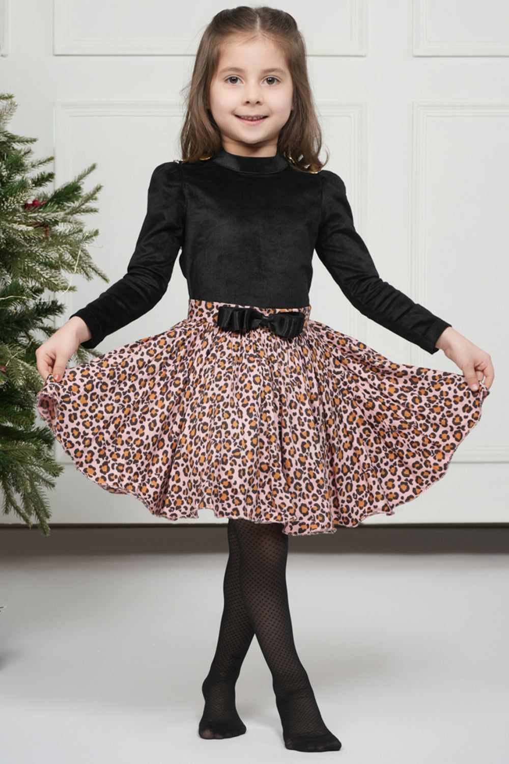 BLACK HI-NECK AND LEOPARD SKIRT