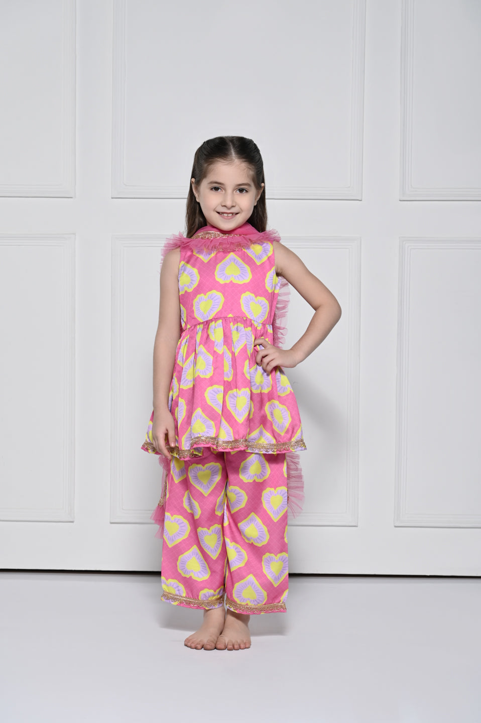 HEART ME PINK – A BRIGHT SLEEVELESS SUIT FOR GIRLS
