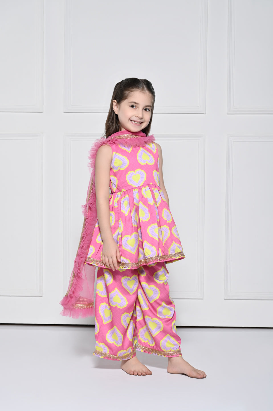 HEART ME PINK – A BRIGHT SLEEVELESS SUIT FOR GIRLS