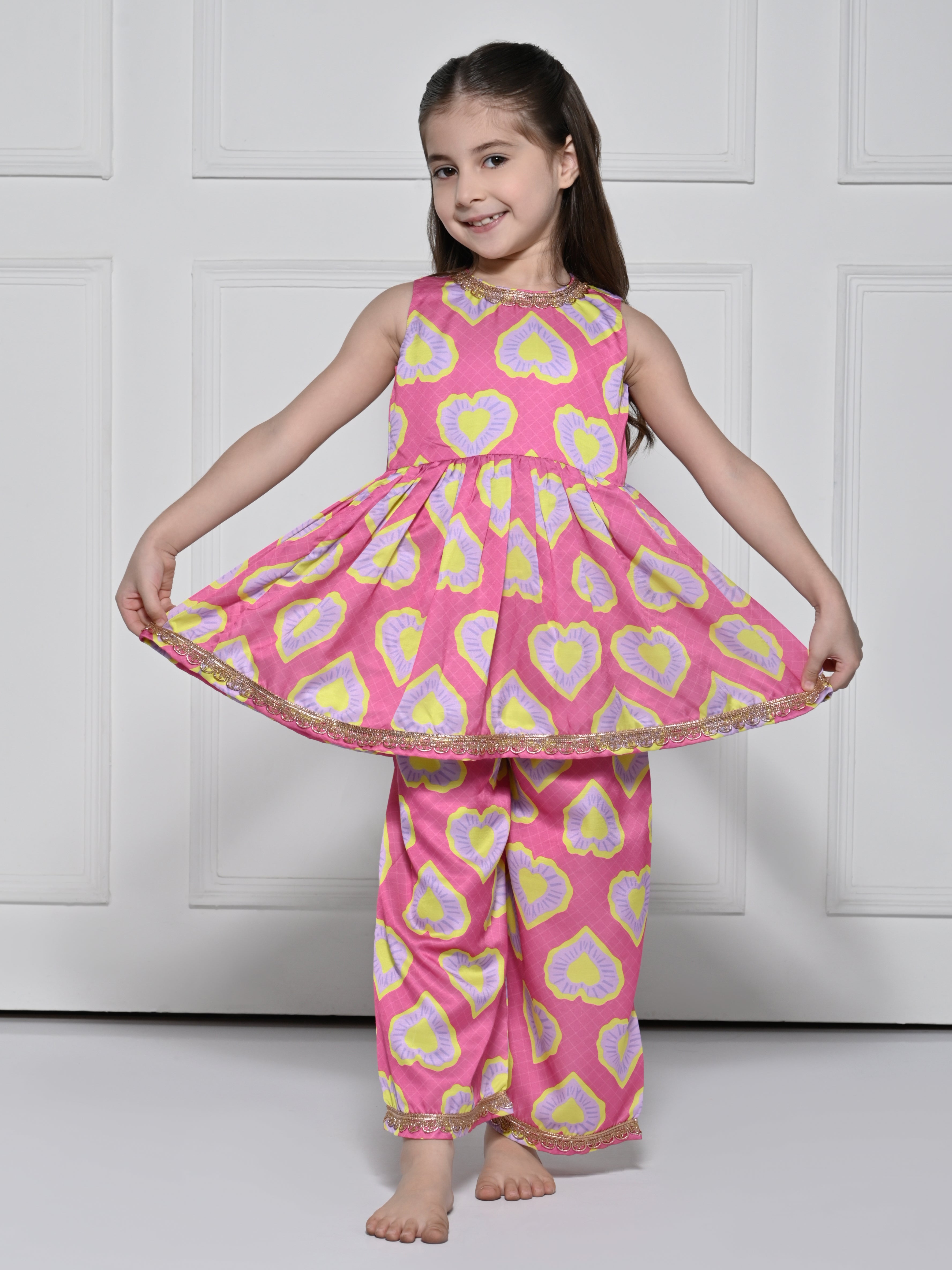 HEART ME PINK – A BRIGHT SLEEVELESS SUIT FOR GIRLS